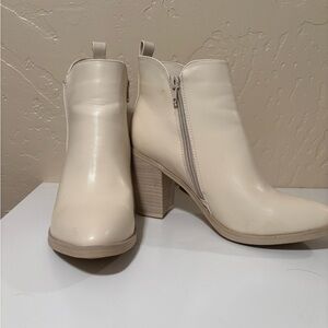 BKE Cream Heeled Boots with Chunky Block Heel